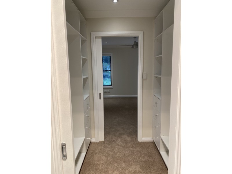 18 Glenell St, Blaxland NSW 2774