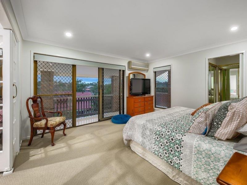 4 Donat Cl, Stafford Heights QLD 4053