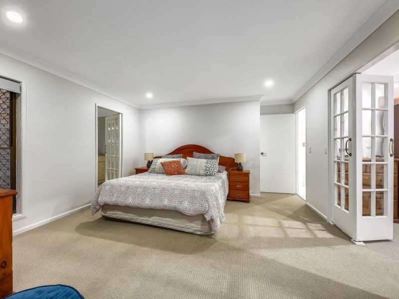 4 Donat Cl, Stafford Heights QLD 4053