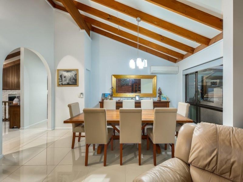 4 Donat Cl, Stafford Heights QLD 4053