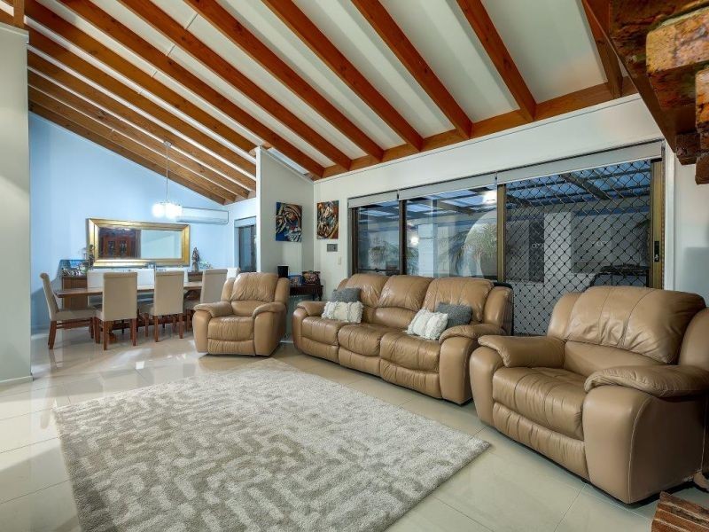 4 Donat Cl, Stafford Heights QLD 4053