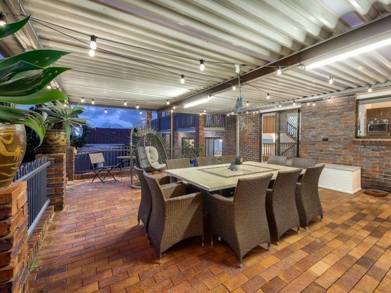 4 Donat Cl, Stafford Heights QLD 4053