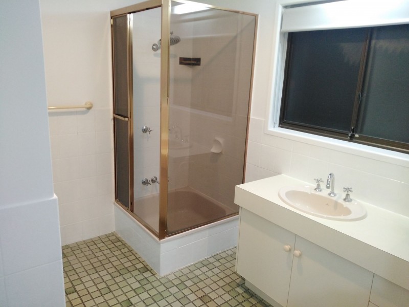 4 Donat Cl, Stafford Heights QLD 4053