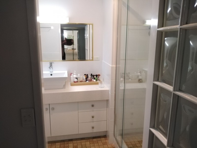 4 Donat Cl, Stafford Heights QLD 4053