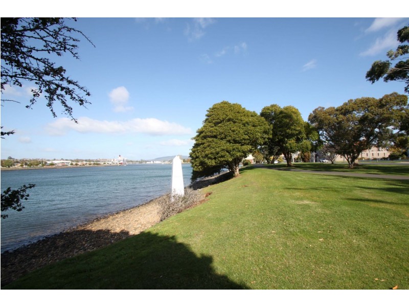 11/17 Victoria Parade, Devonport TAS 7310