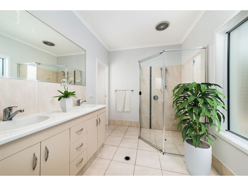 8 Jersey Place, Parrearra QLD 4575