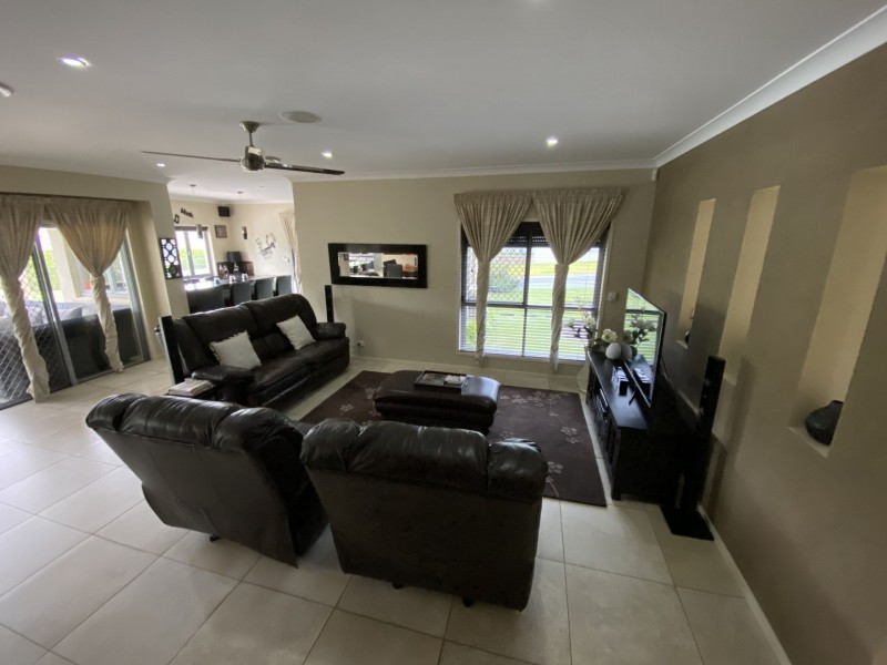 2 Mickelson Street, North Lakes QLD 4509