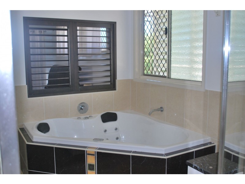 10 Hutchinson Street, Woorim QLD 4507