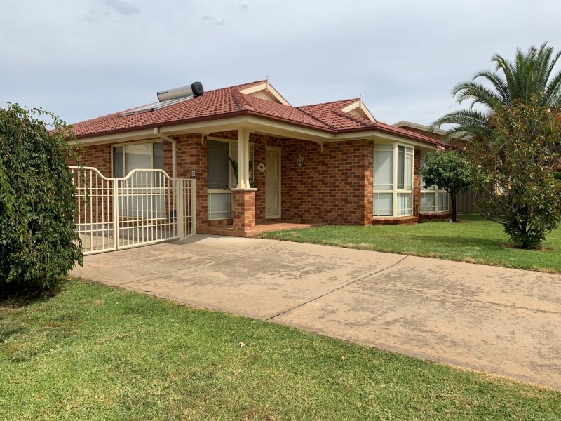 12 Martin Place, Tumut NSW 2720