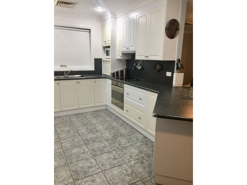 12 Martin Place, Tumut NSW 2720