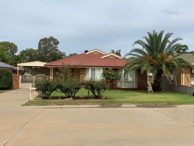 12 Martin Place, Tumut NSW 2720