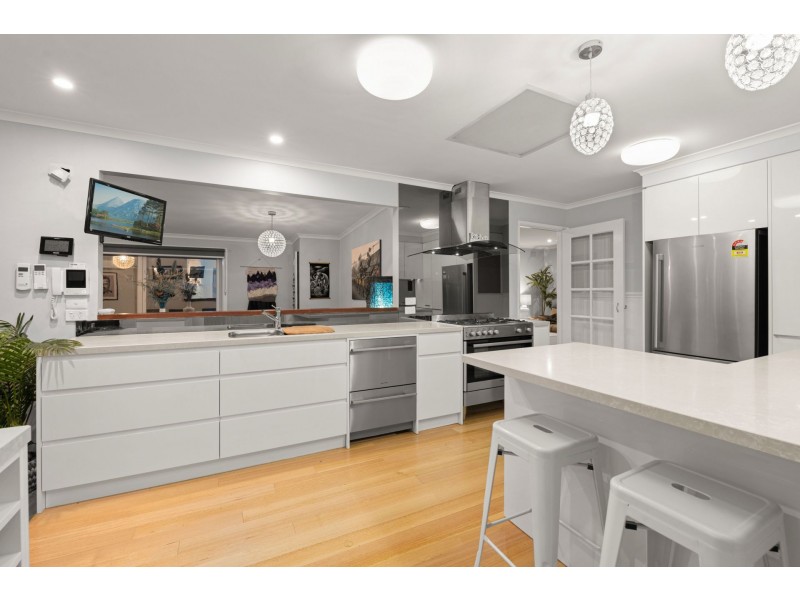 14 Hovell Court, Cranbourne VIC 3977