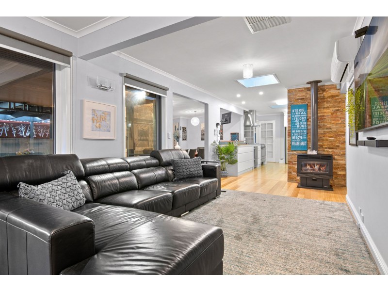 14 Hovell Court, Cranbourne VIC 3977