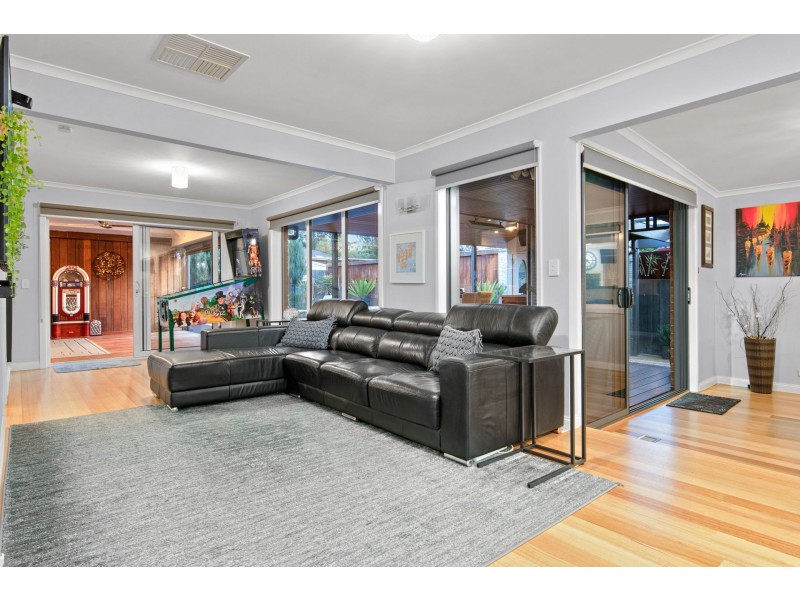 14 Hovell Court, Cranbourne VIC 3977