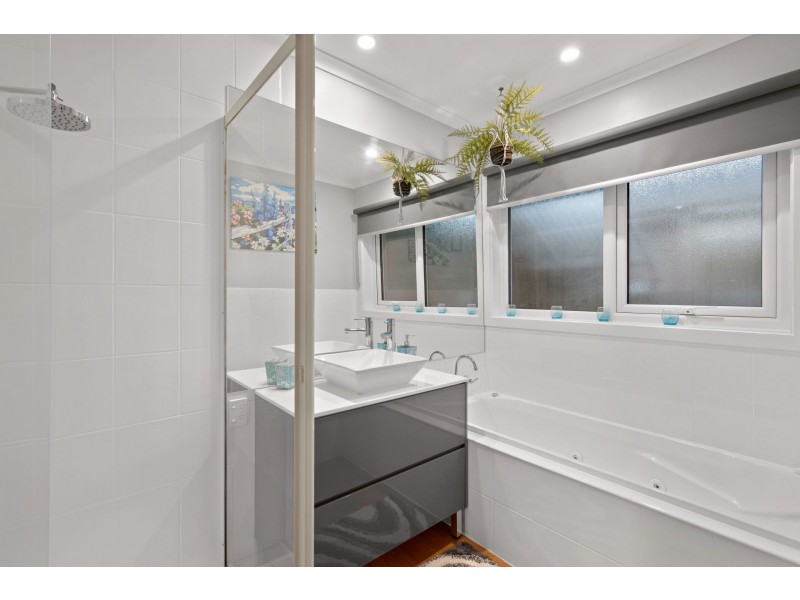 14 Hovell Court, Cranbourne VIC 3977