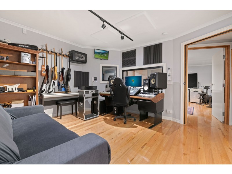 14 Hovell Court, Cranbourne VIC 3977