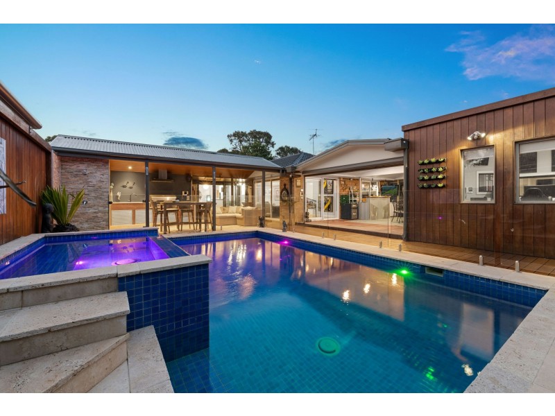 14 Hovell Court, Cranbourne VIC 3977