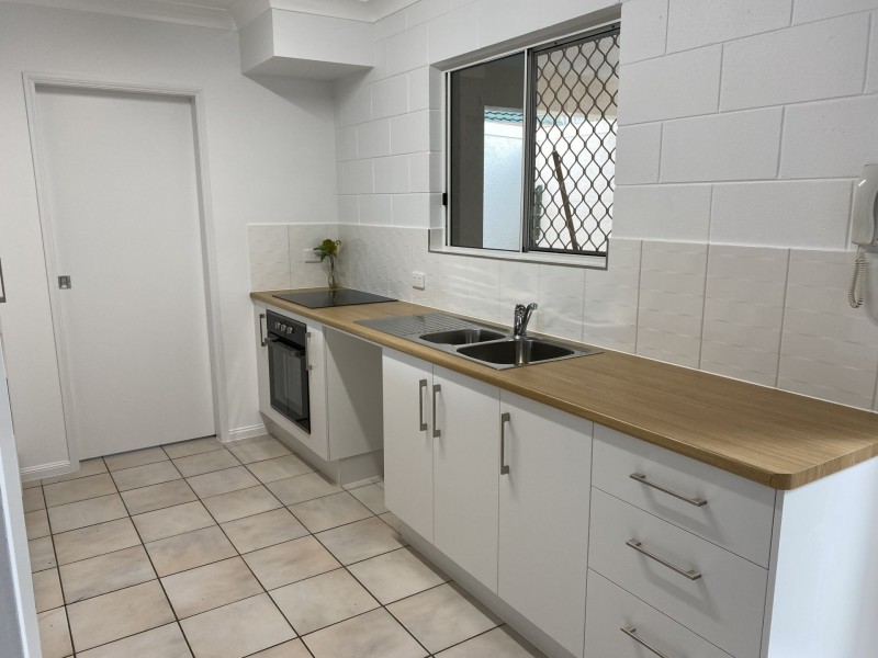 8/21-23 Tuffley Street, West End QLD 4810