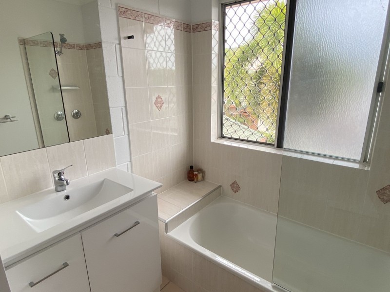 8/21-23 Tuffley Street, West End QLD 4810