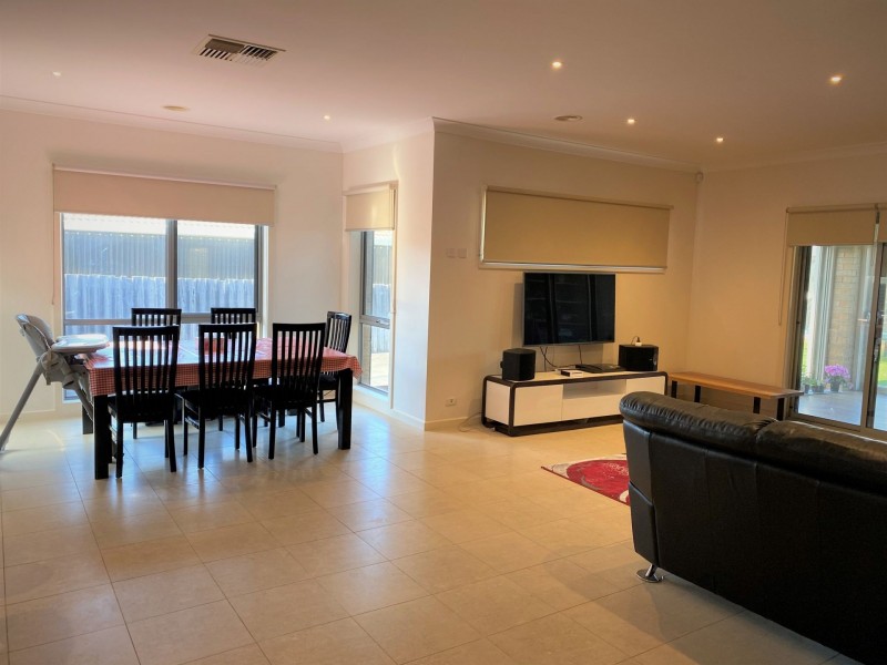 15 Mowbray Crescent, Kurunjang VIC 3337