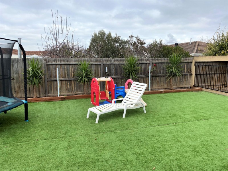 15 Mowbray Crescent, Kurunjang VIC 3337