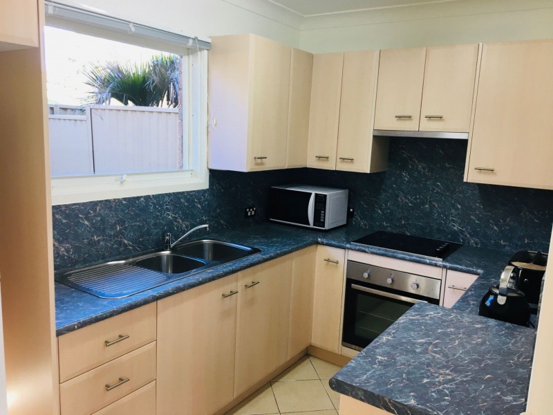 Unit 8/42 Woodhouse Drive, Ambarvale NSW 2560