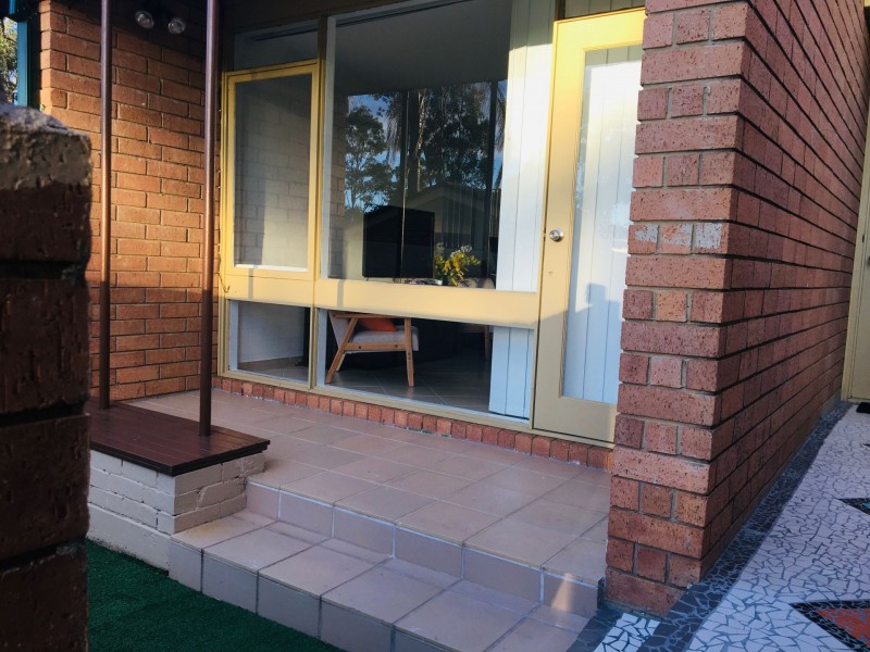 Unit 8/42 Woodhouse Drive, Ambarvale NSW 2560