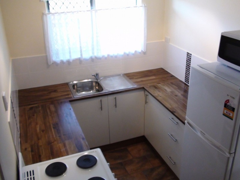 2/6 Wenitong Street, West Gladstone QLD 4680