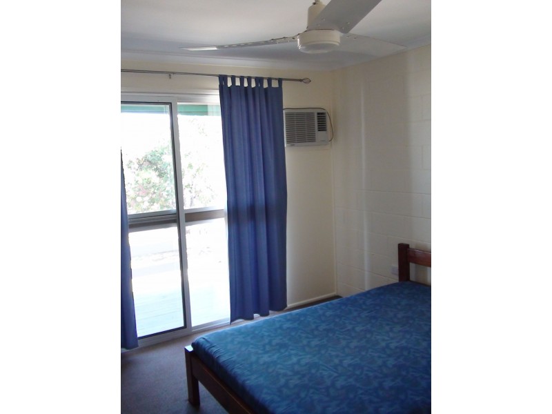 2/6 Wenitong Street, West Gladstone QLD 4680