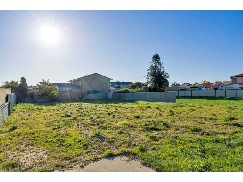 4 Malibu Road, Safety Bay WA 6169