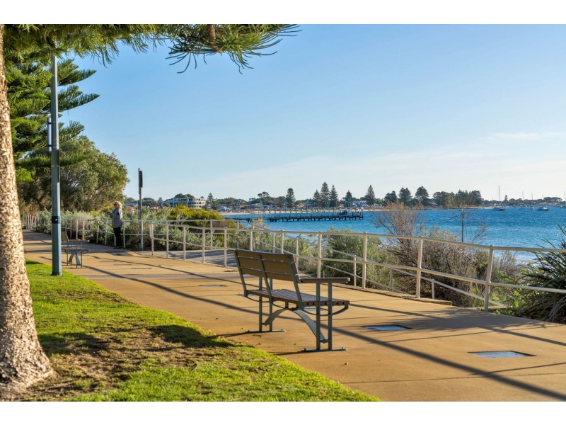 4 Malibu Road, Safety Bay WA 6169