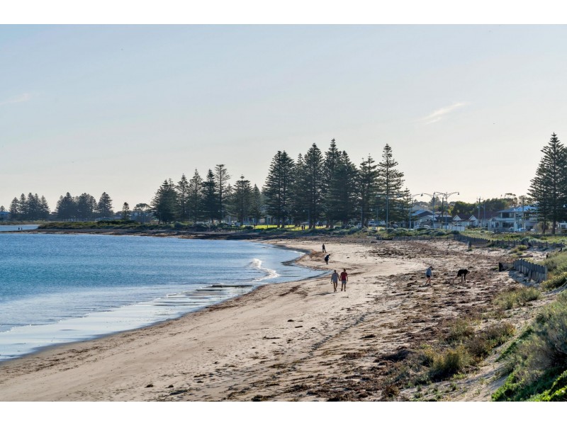 4 Malibu Road, Safety Bay WA 6169