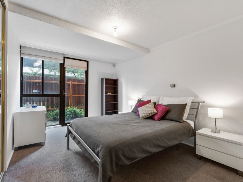 3/27 Queens Rd, Melbourne VIC 3004