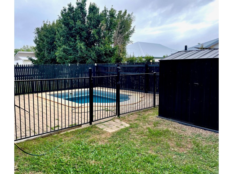 19 Sheerwater Parade, Douglas QLD 4814