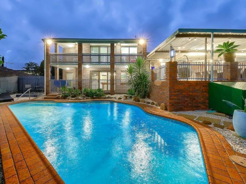 4 Donat Cl, Stafford Heights QLD 4053