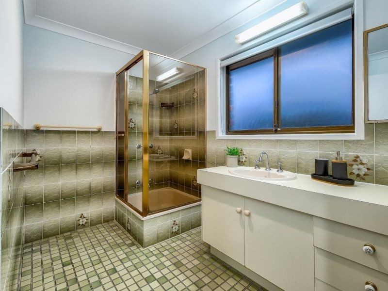 4 Donat Cl, Stafford Heights QLD 4053