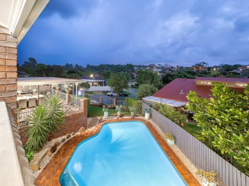 4 Donat Cl, Stafford Heights QLD 4053