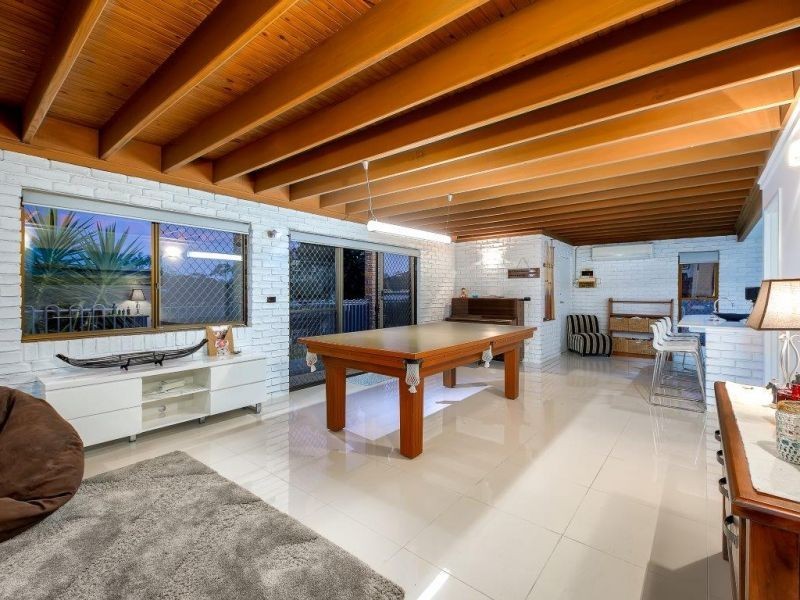 4 Donat Cl, Stafford Heights QLD 4053