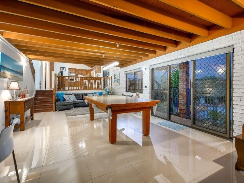 4 Donat Cl, Stafford Heights QLD 4053