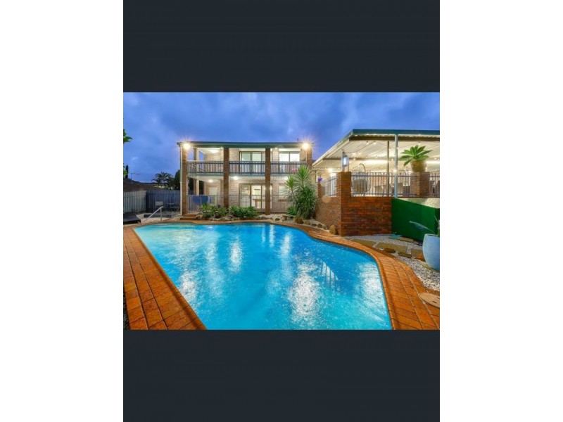 4 Donat Cl, Stafford Heights QLD 4053