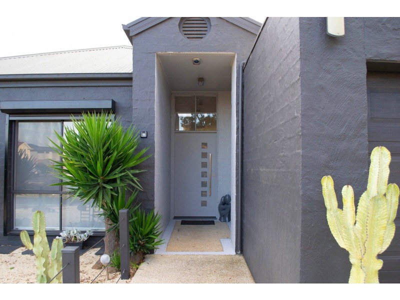 21 Neptune Drive, Point Cook VIC 3030