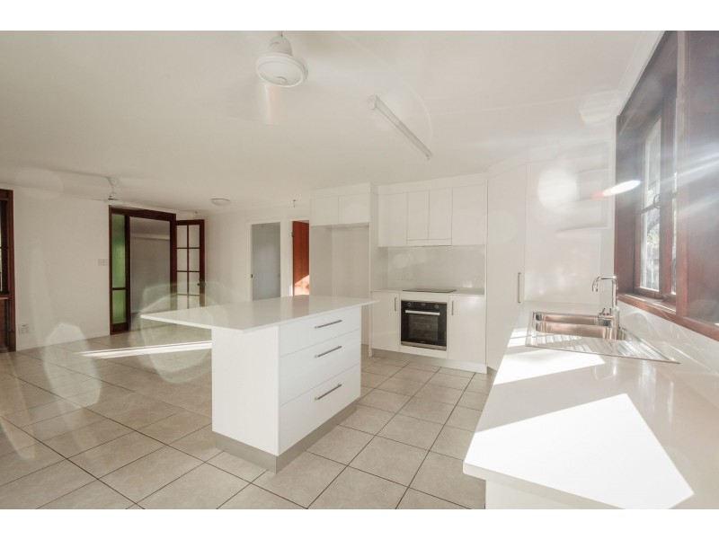 14 Cairnwell Street, Smithfield QLD 4878