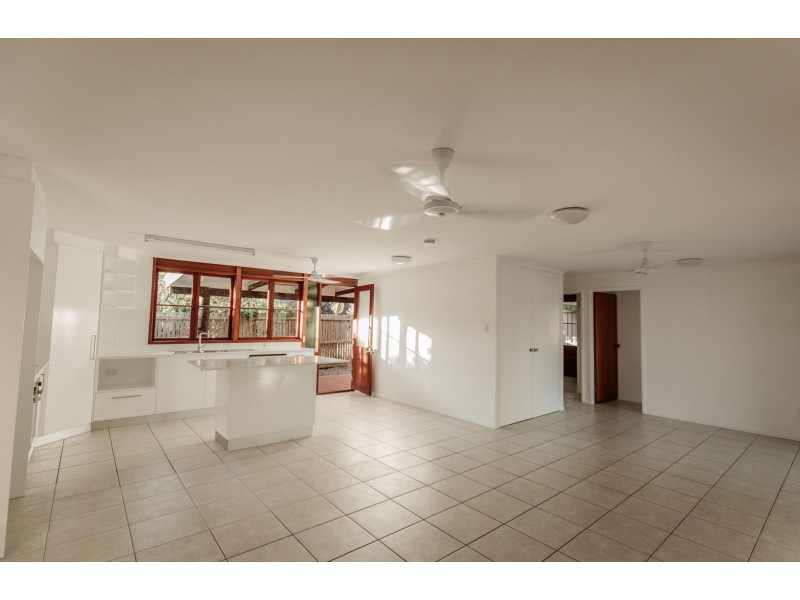 14 Cairnwell Street, Smithfield QLD 4878