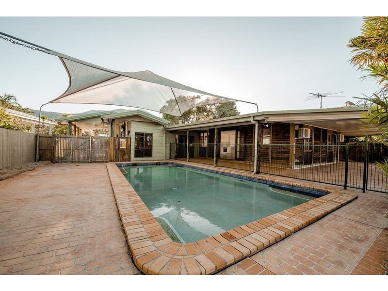 14 Cairnwell Street, Smithfield QLD 4878