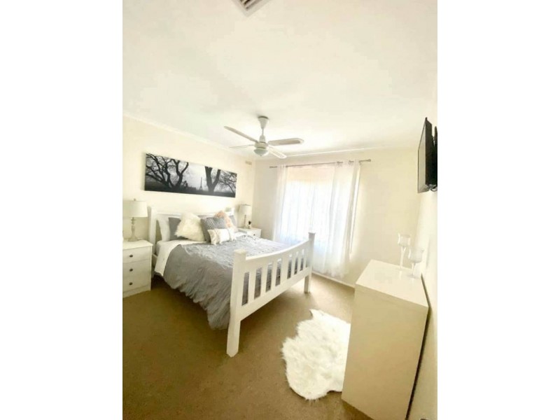 1/14 Carolin St, Flora Hill VIC 3550