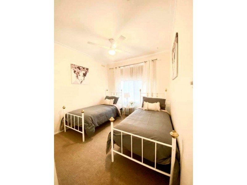 1/14 Carolin St, Flora Hill VIC 3550