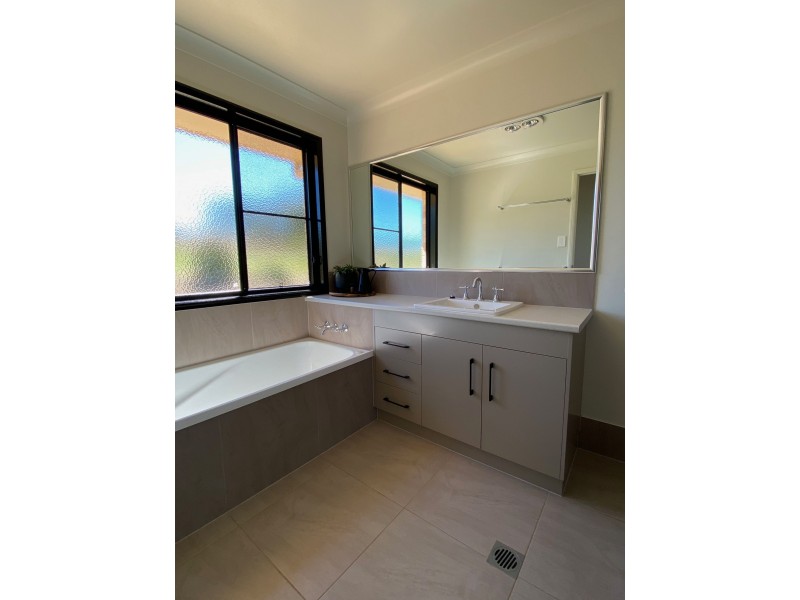 5 Wilkinson Place, Grantham QLD 4347