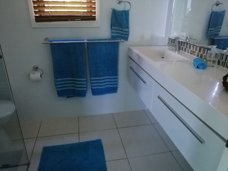 3 Alice st, Flying Fish Point QLD 4860