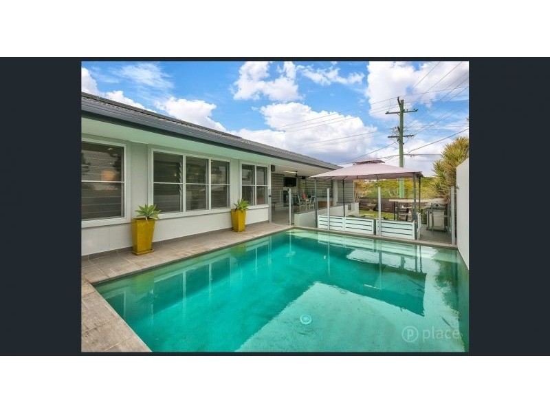 42 Forsyth St, Fairfield QLD 4103