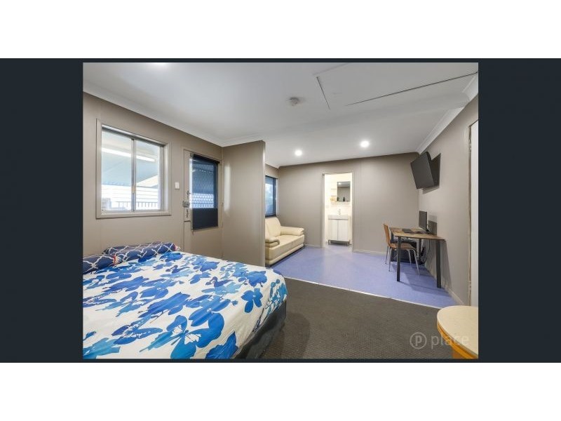 42 Forsyth St, Fairfield QLD 4103